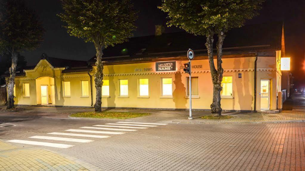 Hotel Veldzes Nams Windawa Zewnętrze zdjęcie